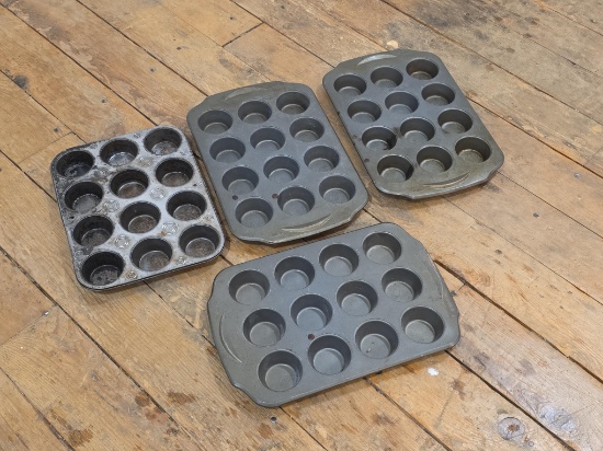 (4) Non-Stick Muffin Pans