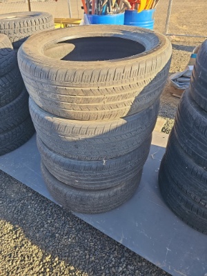 (4) Goodyear Eagle Touring all-season 235/55R20 102V