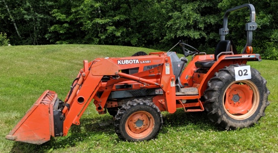 1999 Kubota Tractor with Dirt Bucket