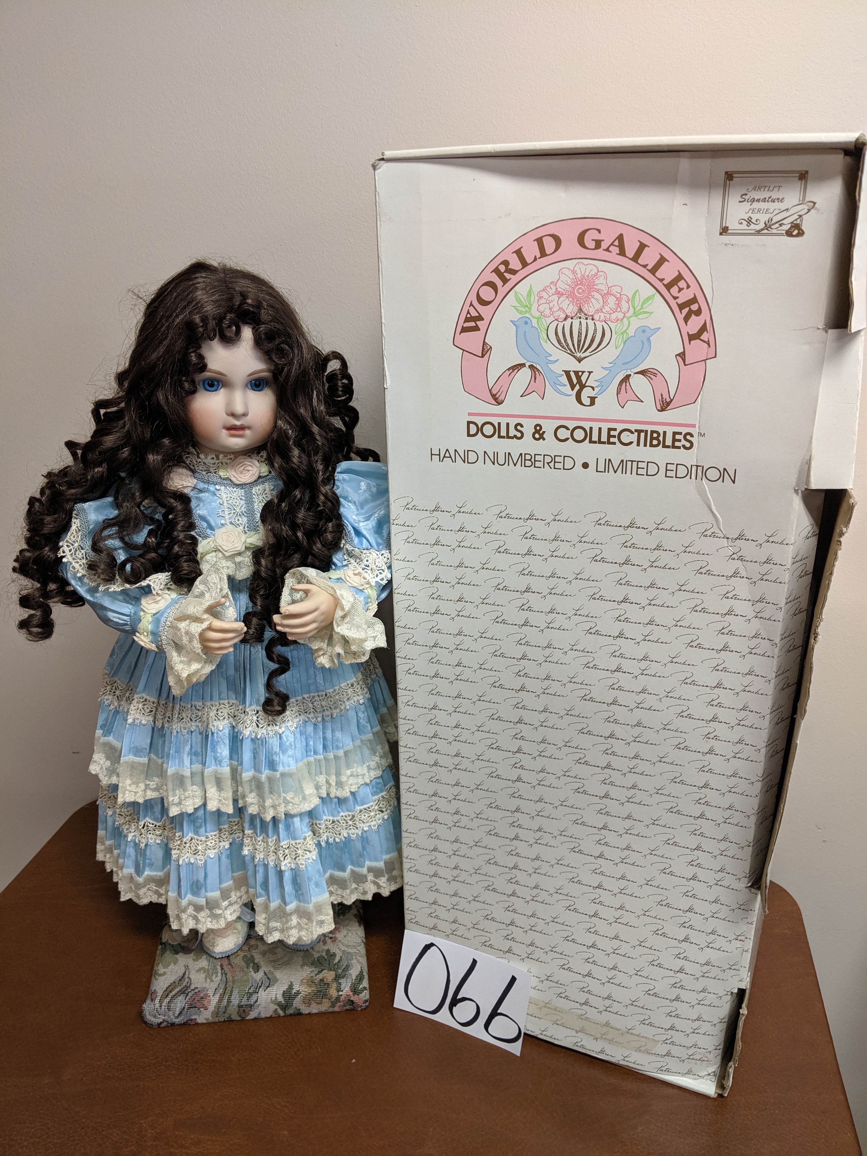 World gallery best sale dolls and collectibles