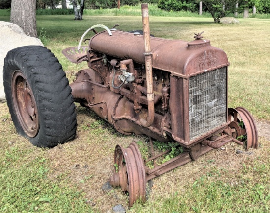 1927 Fordson Tractor (yard Ornament)