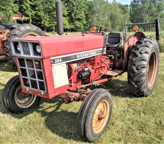 1981 International ‘384’ Tractor