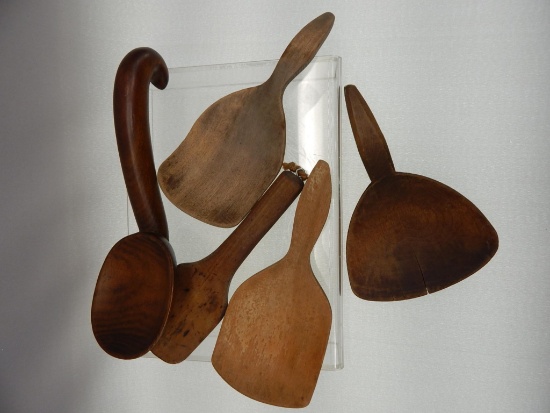 GROUP OF 5 WOODEN KITCHEN TOOLS