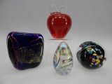 GROUP OF 4 GLASS PAPERWEIGHTS SIGNED THE GLASS EYE STUDIO