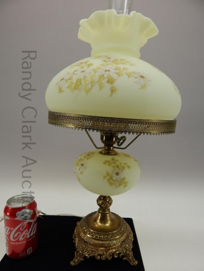 19" FENTON DAISIES ON CUSTARD TABLE LAMP