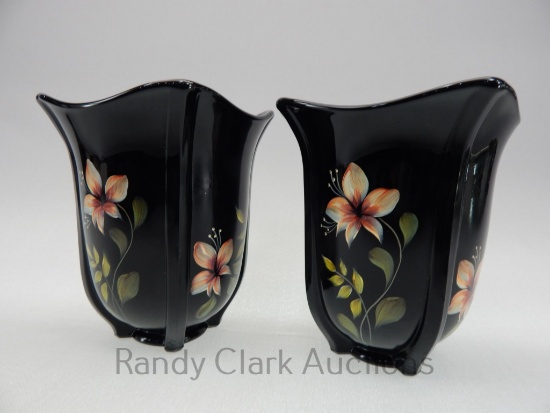 7.5" EBONY VASE HP LILIES X2