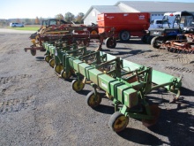 JD 6 row cuiltvator with shields