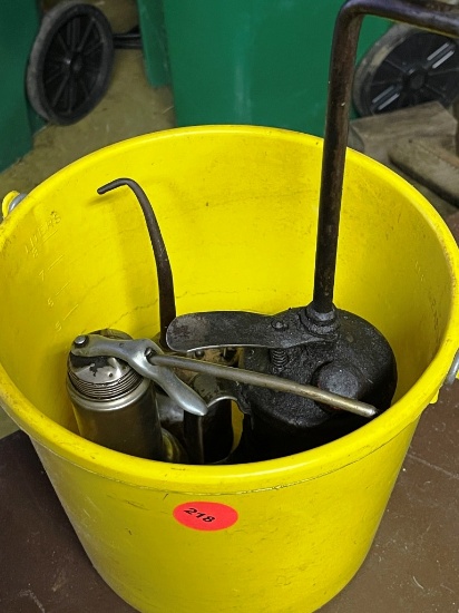 3 Oil Cans in Plastic Pail