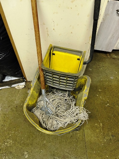 Rolling Wringer Mop Bucket and Mop with new Heads