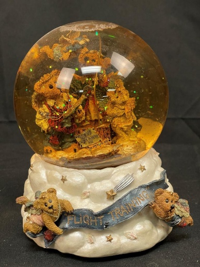 Boyds Bears and Friends Snow Globe