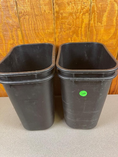 4 Rubbermaid Trash Containers