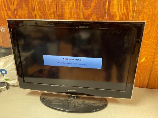 Samsung 32" Flatscreen TV/Monitor