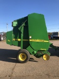 John Deere 567 Round Baler