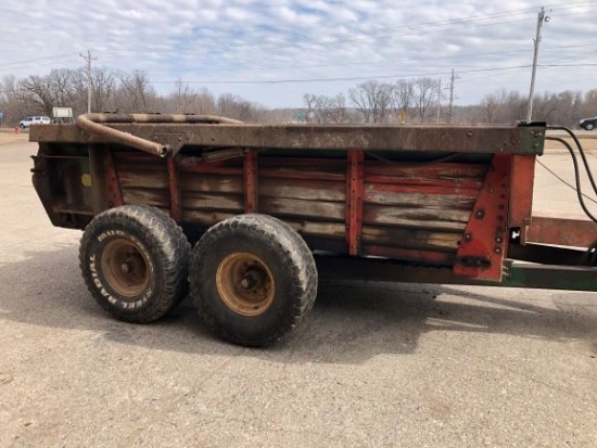 New Idea 243 Manure Spreader