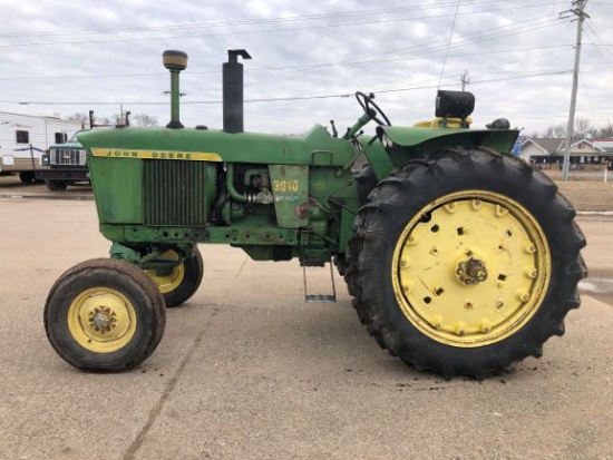 John Deere 3010