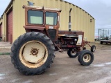 IH 806 Tractor