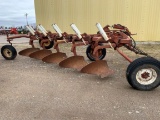 IH 770 5 Bottom Plow