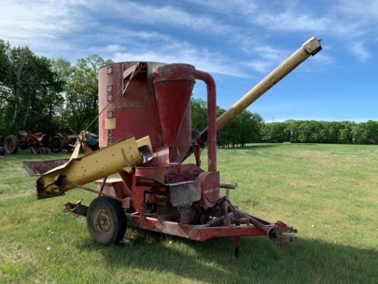 New Holland 350 Grinder Mixer