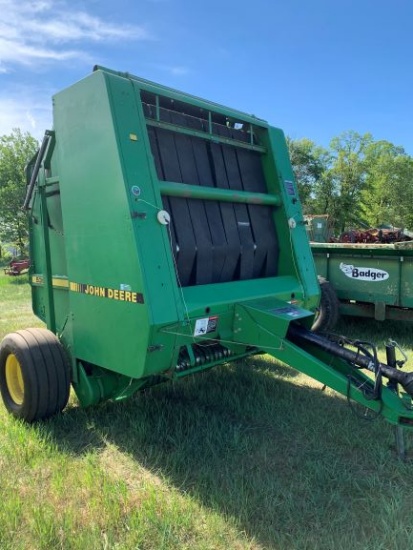 John Deere 535 Round Baler