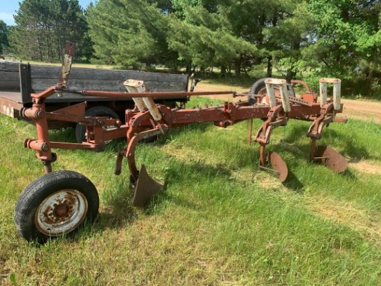 IH 700 4 Bottom Plow