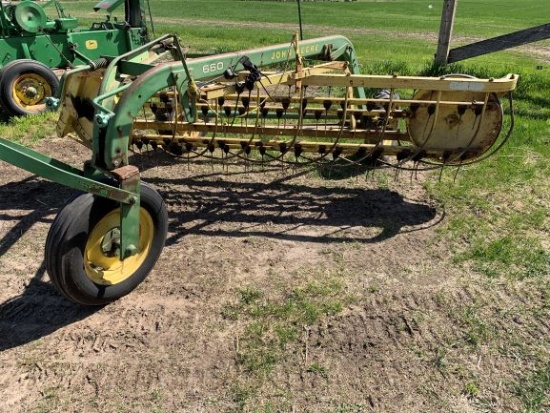 John Deere 660 Side Delivery Rake