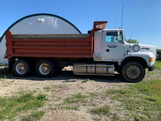 1995 Ford L-9000 Aeromax Dump Truck