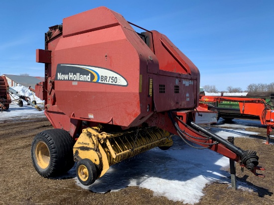 New Holland BR750A Xtrasweep Round Baler