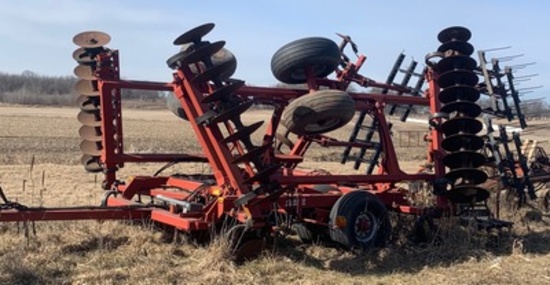 Case IH 3950 26’ Cushion Gang Disk with Harrow and Duals on Wings
