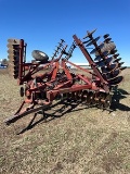 IH 490 24' disc with wings and harrow