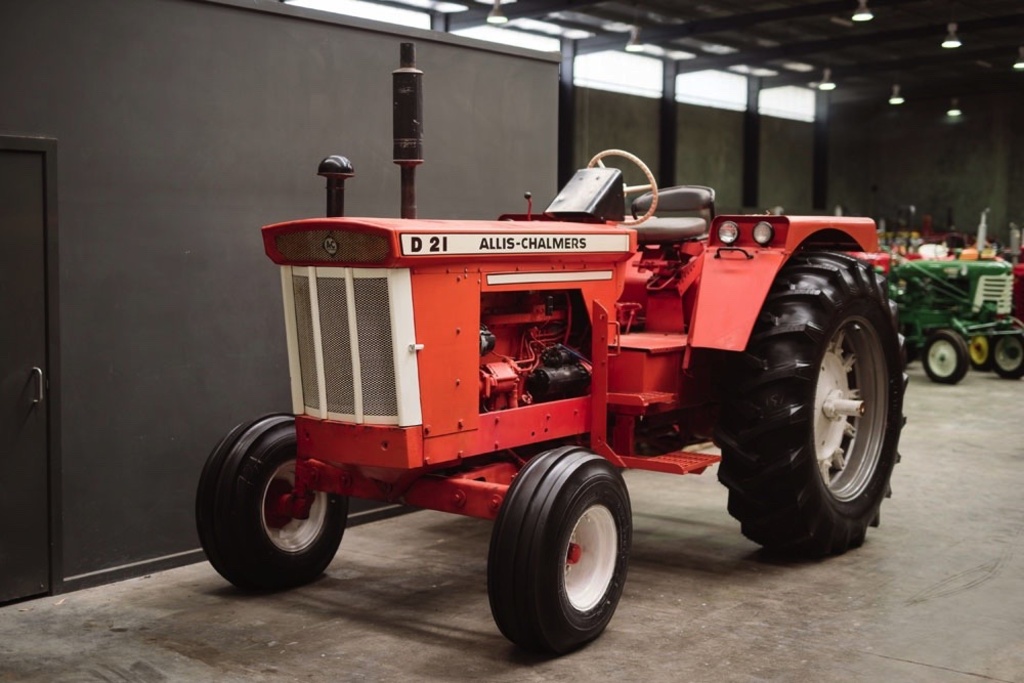 1963 ALLIS-CHALMERS D21 TRACTOR