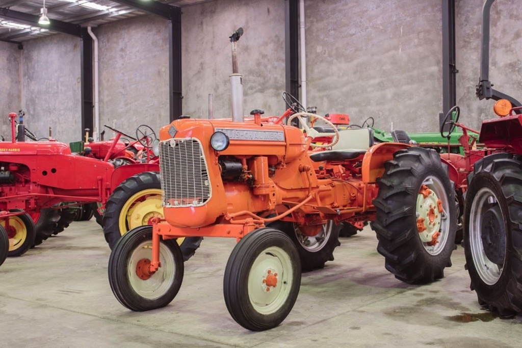 1961 ALLIS-CHALMERS D10 TRACTOR