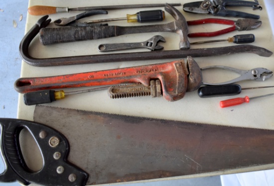 15PC TOOL LOT: HANDSAW, RIDGID 18" PIPE WRENCH ($57 new), CROWBAR, NIPPERS, QUALITY HAMMER, FILE ++