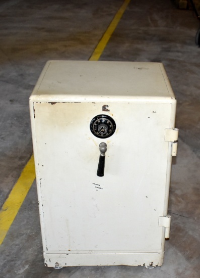 DIEBOLD SINGLE DOOR SAFE~ 32"H x 21.5"W x 21.5"H