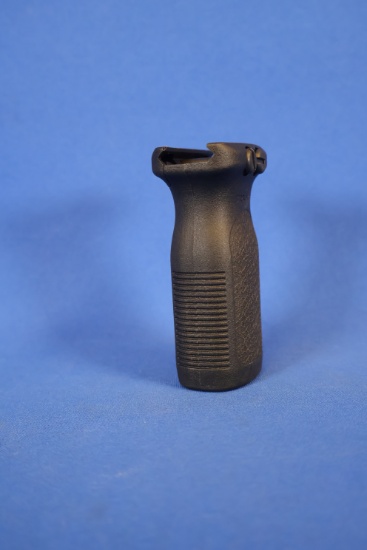 Magpul Rail Vertical Grip.