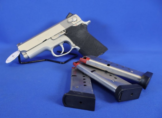 Smith & Wesson Model 4013, 40S&W, Serial# TVB3273. Very Good Condition. Not Legal for California.