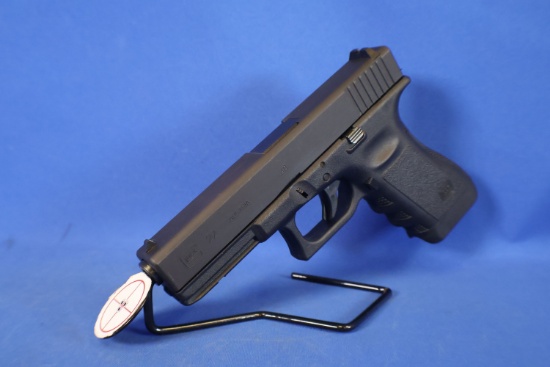 Glock 22, 40 S&W. SN# CST553US. Excellent Condition. OK for CA.