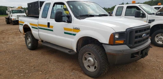 2005 Ford F350 4x4 Xl 4 Door Pickup