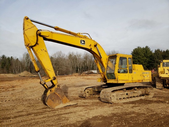 1986 Deere 790 Excavator