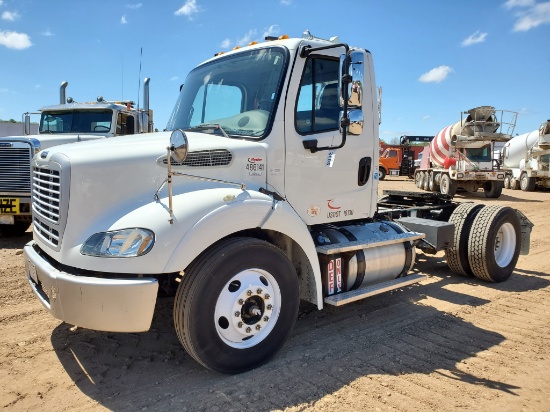 2013 Freightliner M2 Day Cab Semi