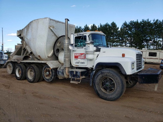 1999 Mack Rd-690s Cement Truck