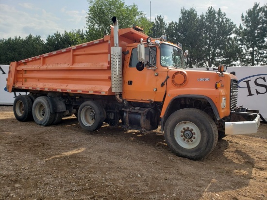 1996 Ford L9000 Tri-axle Dump Truck