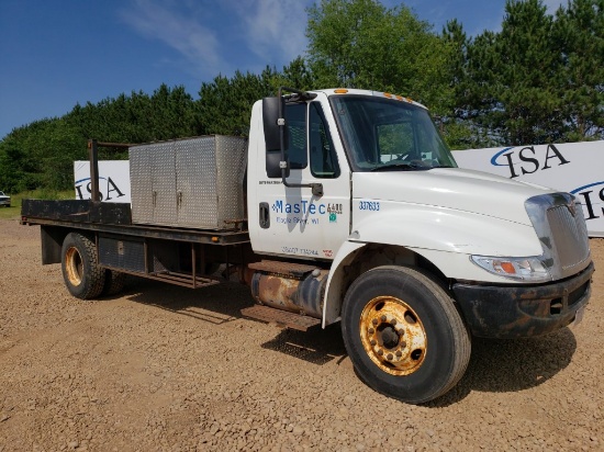 2002 International 4400 Flatbed Truck