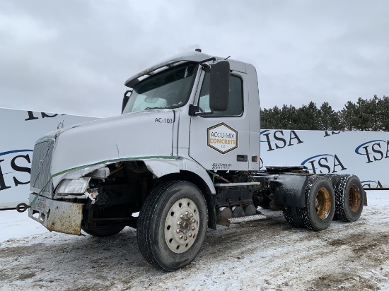 2002 Volvo Day Cab Semi