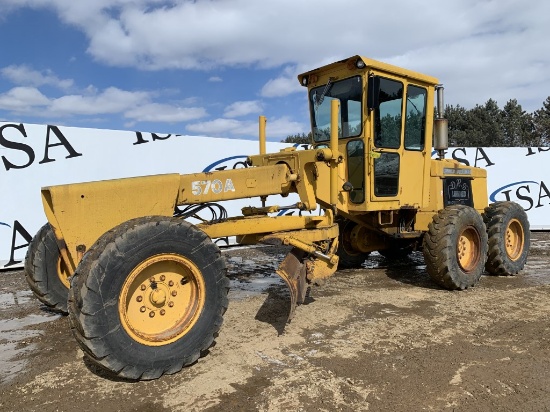 Deere 570 Motor Grader