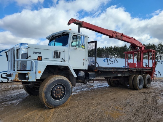 1990 International Paystar 5000 Boom Truck