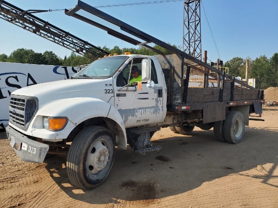2000 Ford F650 Flatbed Truck