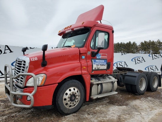 2012 Freightliner Cascadia Day Cab Semi