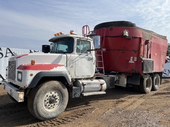 2000 Mack Rd688s Feed Mixer Truck