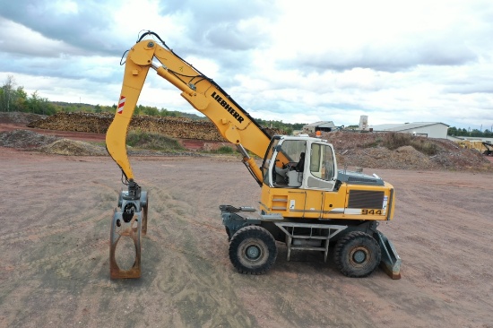 Liebherr 944 Material Handler