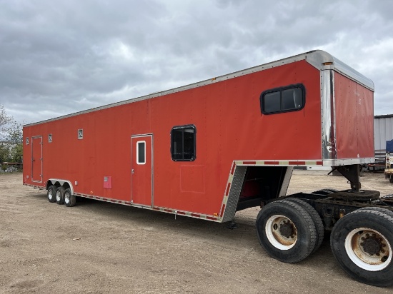 Avenger Trailer Vindicator With Living Quarters